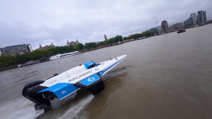 E1 Series powerboats give spectacular display on the Thames