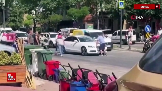 Bursa’da yol verme tartışması kavgaya dönüştü: Önünü kesti, cama yumruk attı