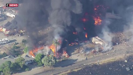 Violent incendie dans un entrepôt de feux d'artifice en Californie