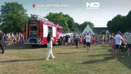 لإنعاش السكان في ظل الحر.. عمال الإطفاء يرشون الماء على السكان في هولندا