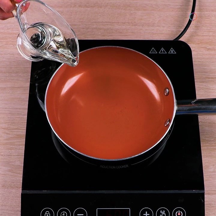 The genius egg frying method🍳