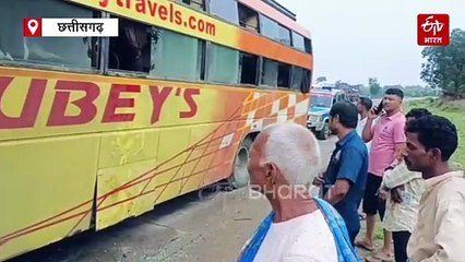 बस और ट्रक की टक्कर, पैसेंजर को बचाने के लिए चला रेस्क्यू ऑपरेशन