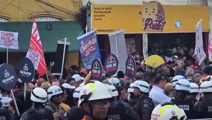 2 de julho: Professores protestam durante cortejo cívico; confira