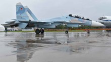 Ukrainische Drohnen greifen Su-30-Kampfjet und russisches Luftabwehrsystem an