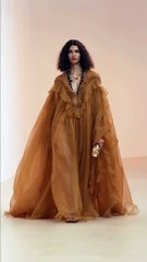 أجمل فساتين العيد، من ألوان الباستيل إلى نقشة البولكا