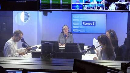 Conseil des ministres : une rare photo de groupe autour de Macron et Bayrou pour tenter d'afficher un semblant d'unité