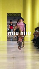 تنورة السويد الجلدية، قطعة ستخطف الأضواء هذا الصيف