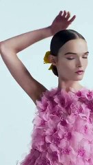 صيف 2025 يحتفي بصيحة الـ Lady Look المليئة أنوثة