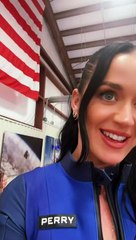 كاتي بيري ولورين سانشيز تحلقان إلى الفضاء في أول رحلة نسائية منذ عام 1963