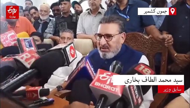 ریاستی درجے کی بحالی کے لیے کرسی چھوڑنے کی ضرورت نہیں: الطاف بخاری کا عمر عبداللہ کو مشورہ