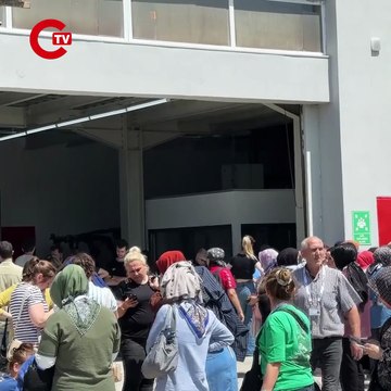 Depremden dakikalar sonra korku dolu anlar, fabrika tavanı çöktü Göçük altında kalan 3 kişi yaralandı