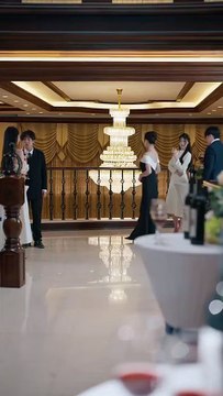 End Ji Xingzhou returned to China only to take back his family property and find out the cause of his mother's death. His marriage was just a cover-up deal. He personally picked Ming Shuang, the real daughter of the Ming family, who seemed the easiest to