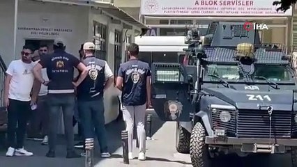 İstanbul'da 4 katlı bina yıkıldı! Korku dolu anlar kamerada