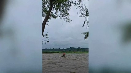 Drone saves man from raging river in Chengdu