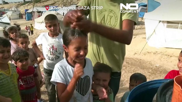 موجة الحر تُفاقم معاناة سكان غزة وسط نقصٍ حاد في المياه والخدمات الأساسية