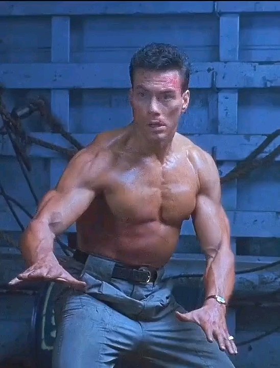Jean -claude van damme face à Bolo  Yeung dans Double Impact en 1991