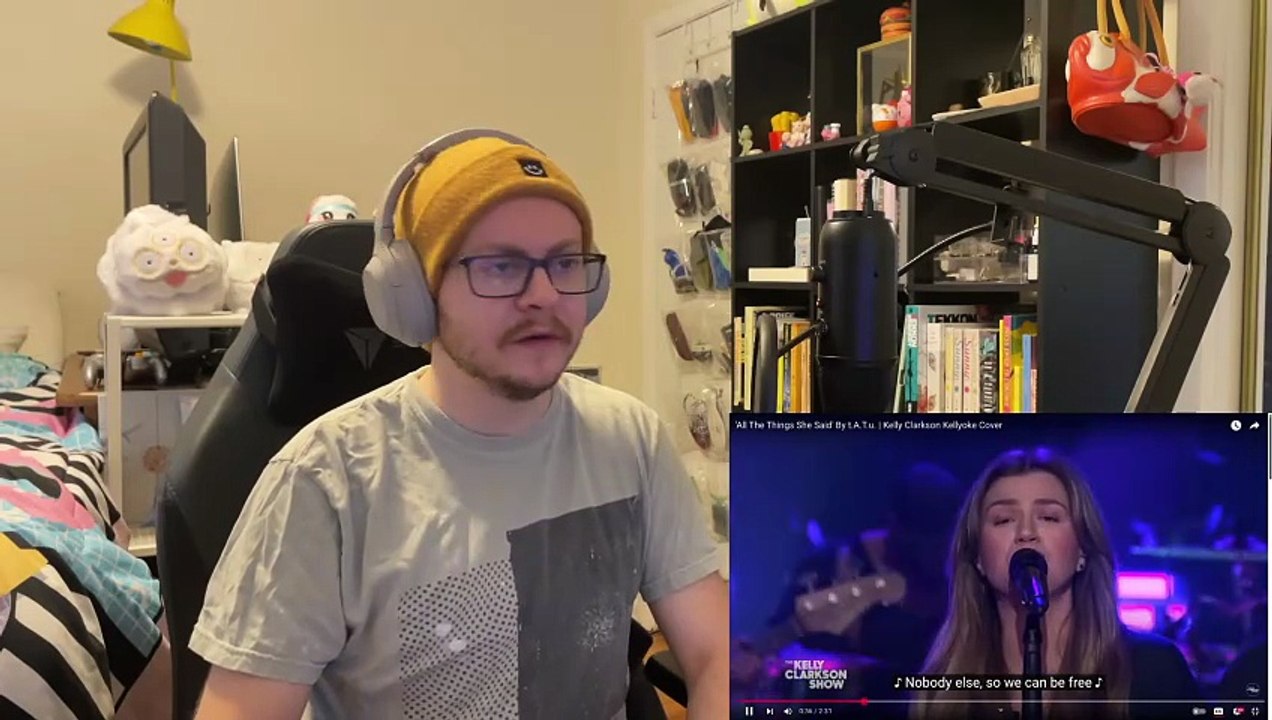 'All The Things She Said' By t.A.T.u. | Kelly Clarkson Kellyoke Reaction