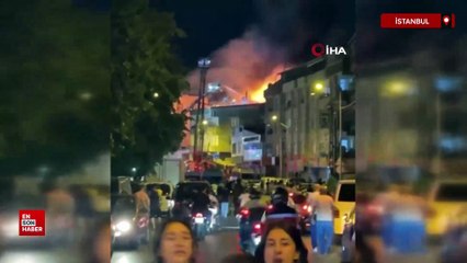 İstanbul'da 3 katlı binanın çatısı alev alev yandı