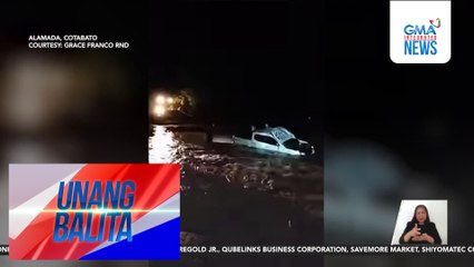 Pickup, tinangay ng rumaragasang baha | Unang Balita