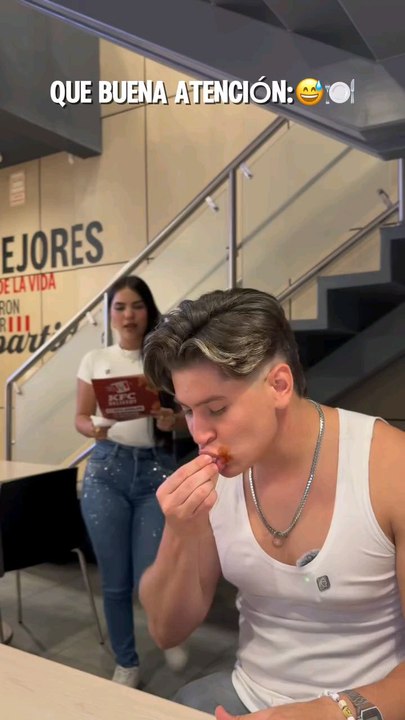 beautiful 🥰 woman and beautiful 🥰 couple eating dinner 🥣🍝