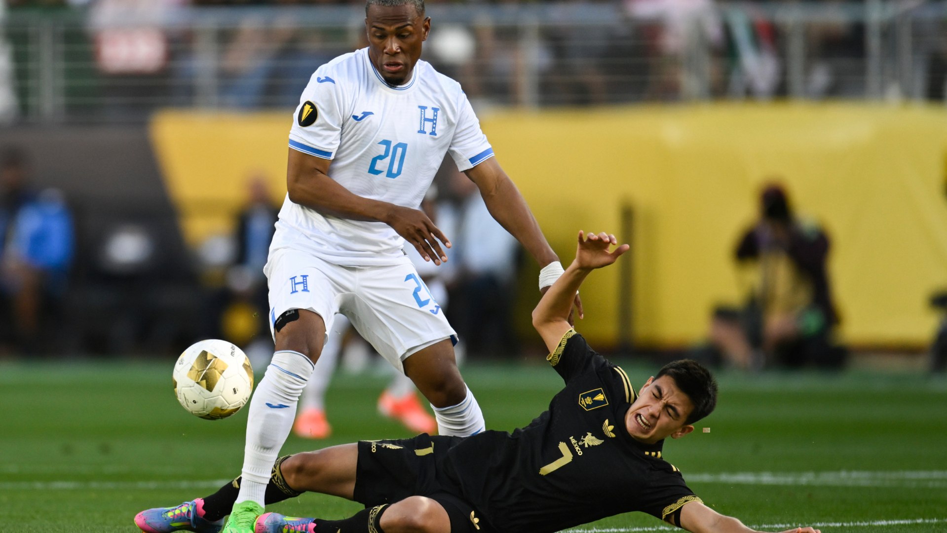 La México de Aguirre está en la y alucinan con un 'niño' de 16