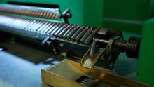 Video: Rusland opent munitiefabriek voor Kalasjnikov-geweren in Venezuela
