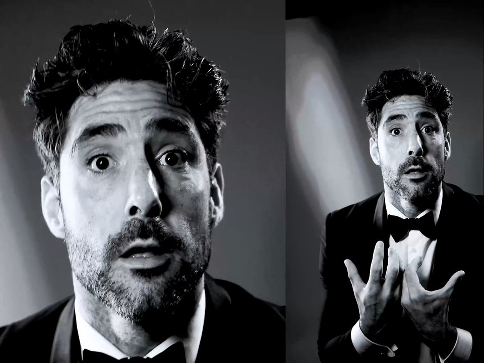 Jaime Nava actor rugbyman speaker presentador en esmoquin de Felix Ramiro sastre por Edward Olive