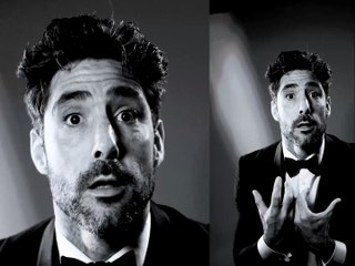 Jaime Nava actor rugbyman speaker presentador en esmoquin de Felix Ramiro sastre por Edward Olive