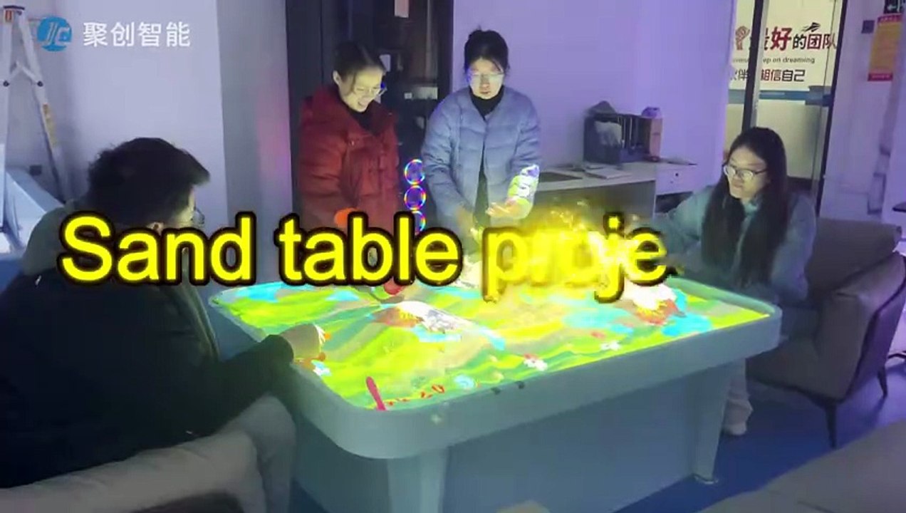 Sand table projection game