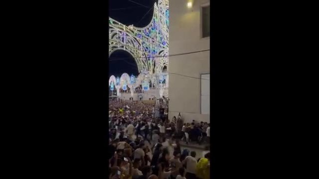 Matera, si rinnova la tradizione dello «strazzo del carro»