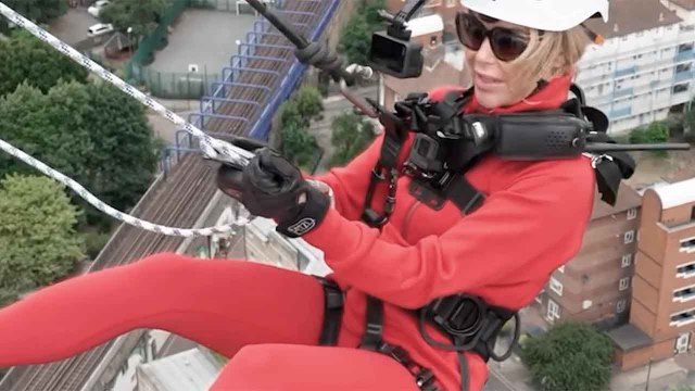 Vídeo: Amanda Holden acepta un desafío para promocionar “Jurassic World Rebirth” en Londres