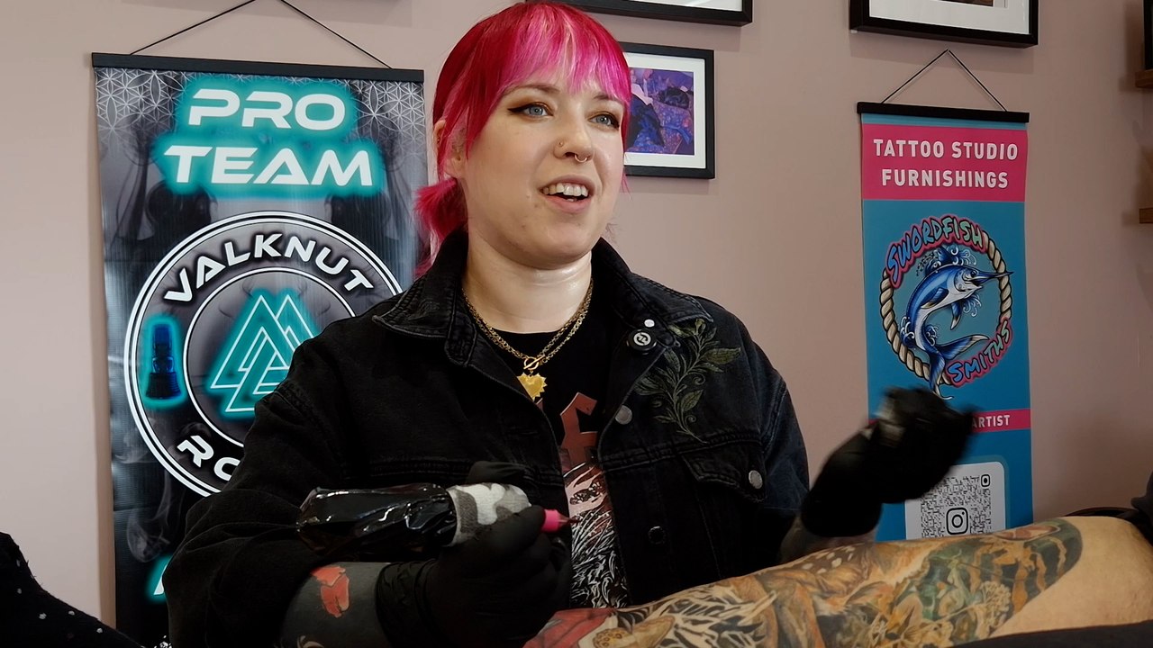 Tattoo artist creates 3D-effect nipples for free