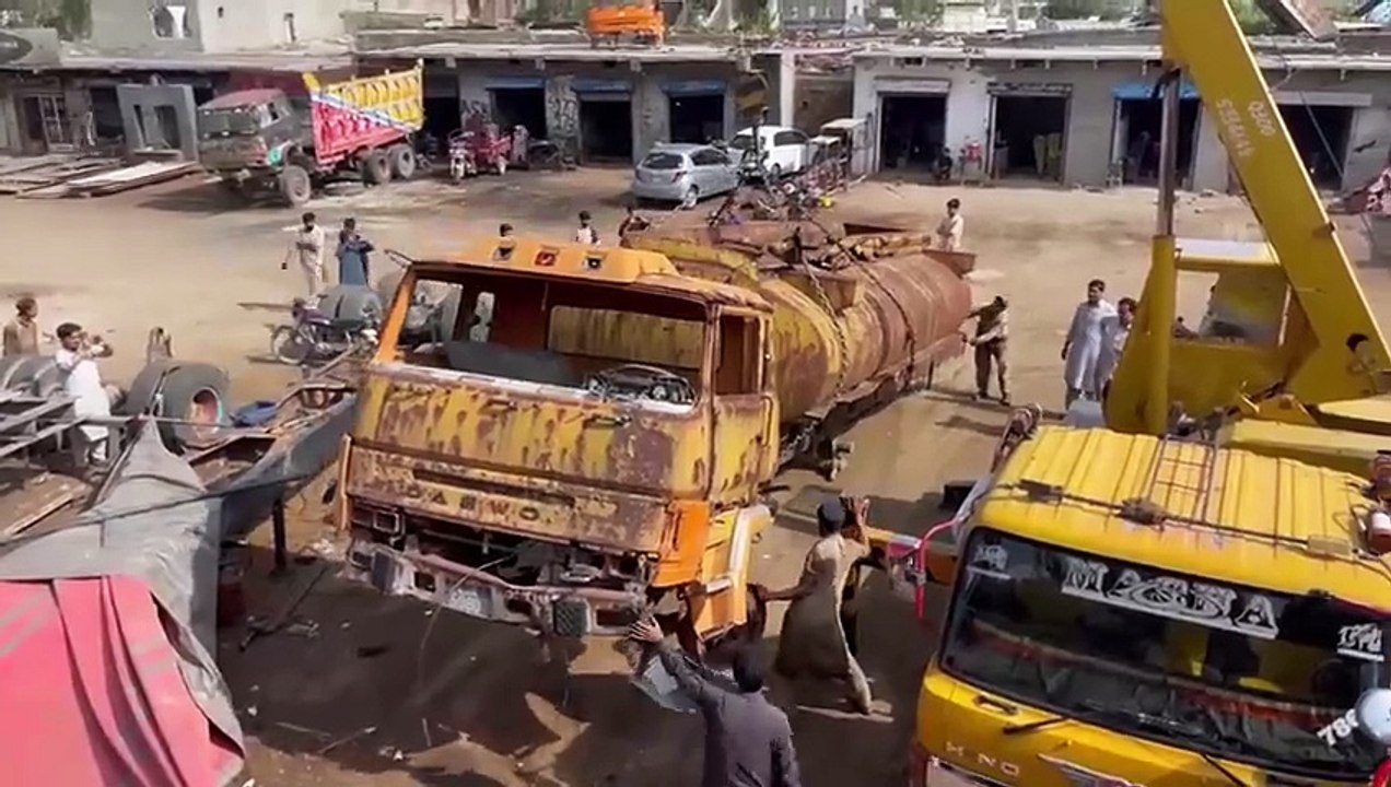 Incroyable Rénovation d’un Camion Rouillé au Pakistan – Chef-d’œuvre de Garage Local #RestaurationCamion #GarageArtisan #TransformationCamion