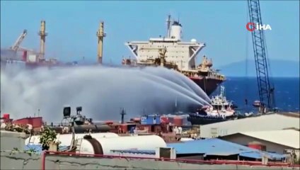 Aliağa'da sökümdeki tanker gemide yangın çıktı