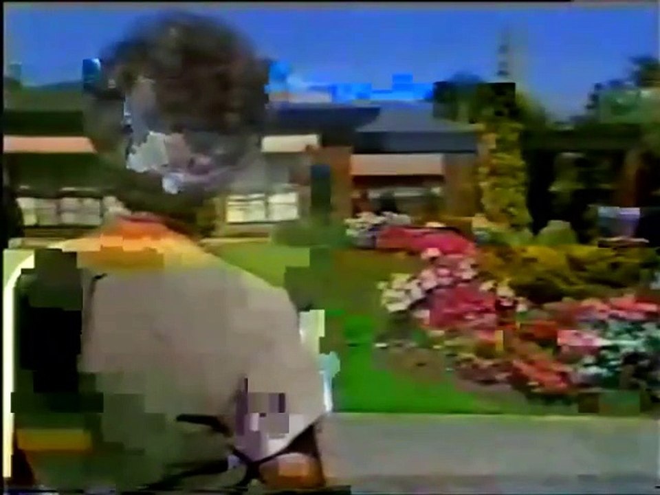 Neighbours 692