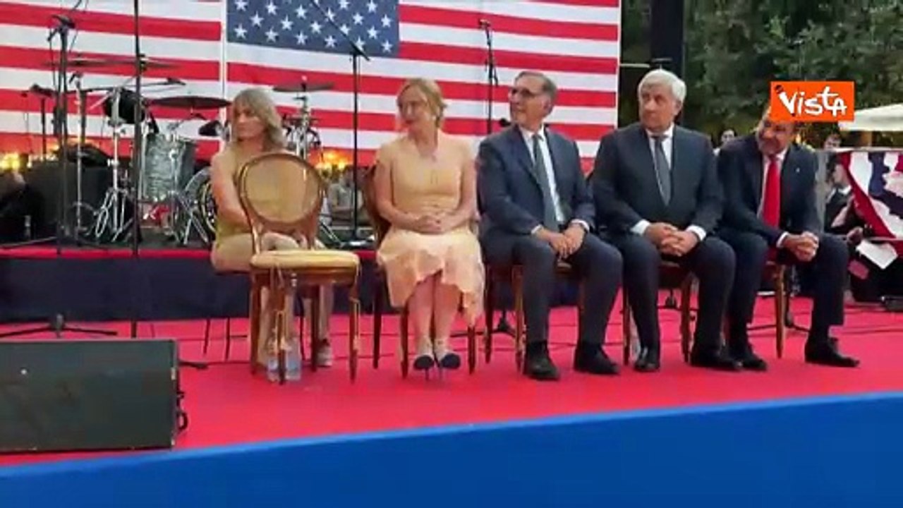 Tacchi alti e intrecci, ecco le scarpe indossate dalla premier Meloni alla festa del 4 Luglio