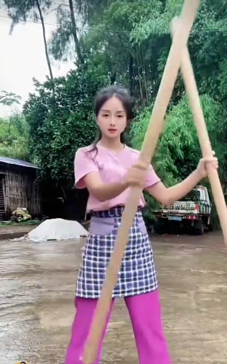 Trick how to swing bamboo in circle so fast.