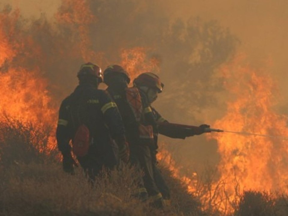 Riesiger Waldbrand im Urlaubsparadies: Über 1.500 Menschen evakuiert