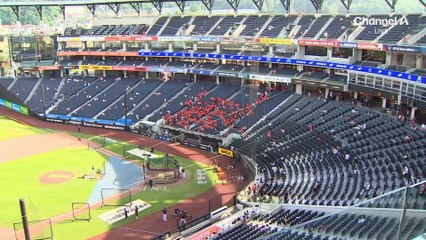 수영하면서 야구 직관…더위 날릴 환상 조합