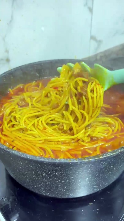 شوربة المعكرونة باللحمة المفرومة 😍 غنية، دافئة، وسهلة بـ30 دقيقة فقط