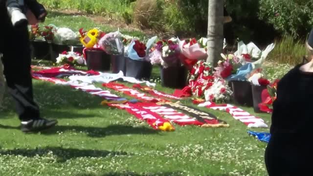 Disparition de Jota - Les fans déposent des fleurs devant Anfield pour Diogo et son frère André