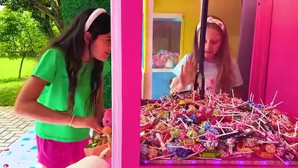 Nastya and Evelyn help each other as best friends