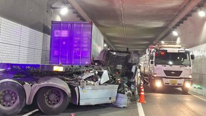 거가대로 해저터널에서 트레일러 외벽 충격 / YTN