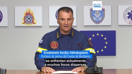 Evacuaciones masivas con los bomberos luchando contra las llamas en Creta con vientos de 120 km/h