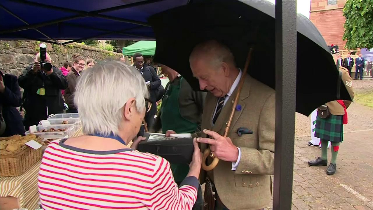 King enjoys showcase of local food at farmers' market