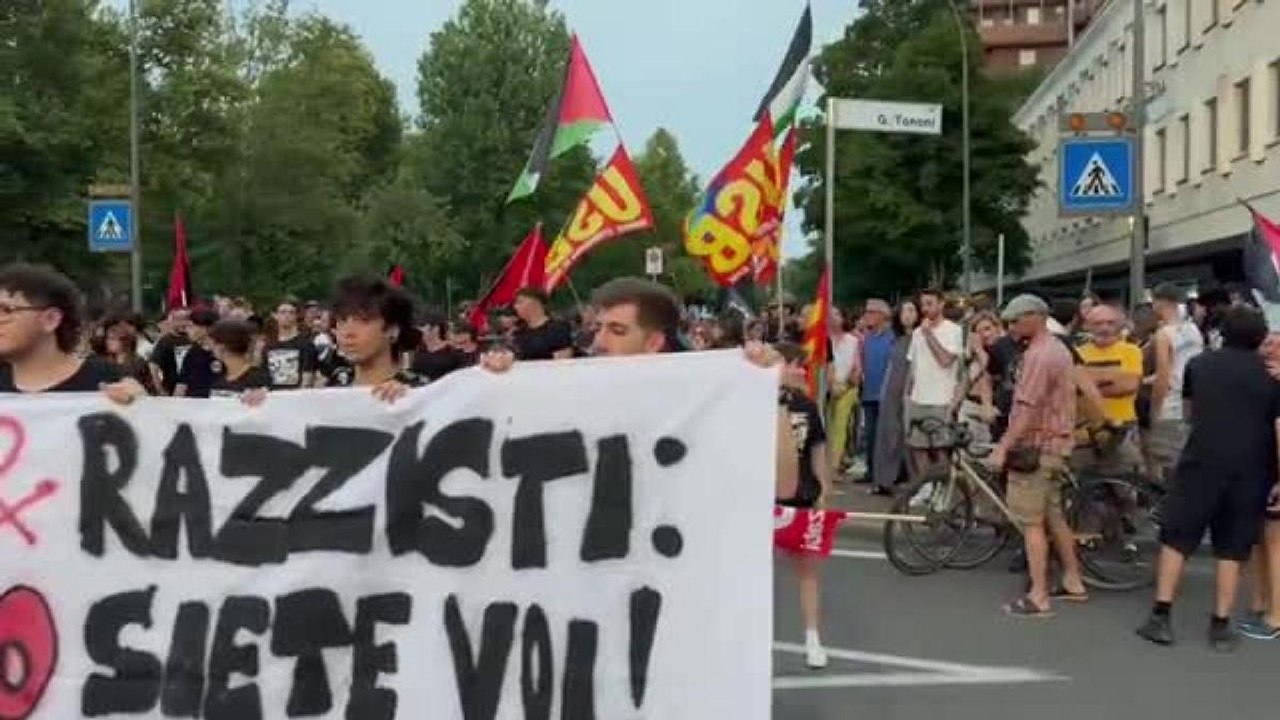 Piacenza, dopo la violenta rissa il corteo al grido di «Siamo tutti antifascisti»