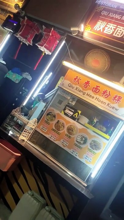 2车擦撞 司机争论 警捕一人查办