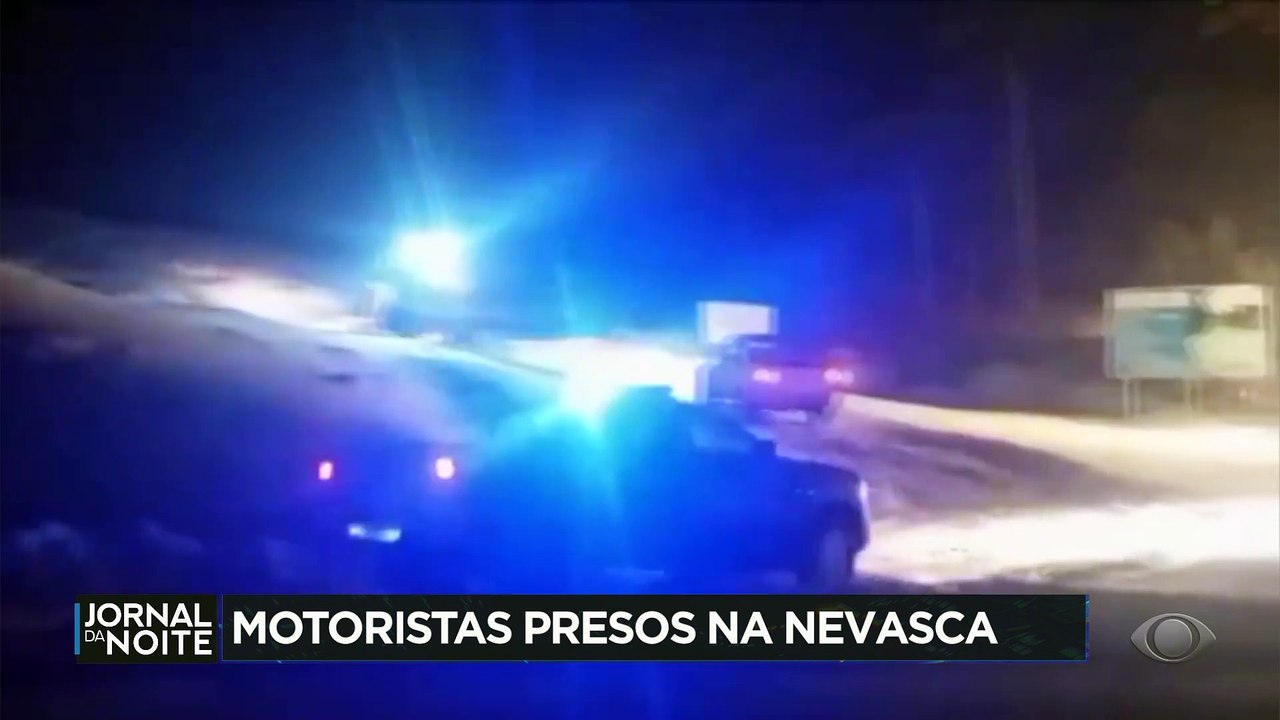 Caminhoneiros estão presos na fronteira entre C...