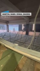 El revestimiento de un techo en un porche del Zendal cae sin causar daños personales