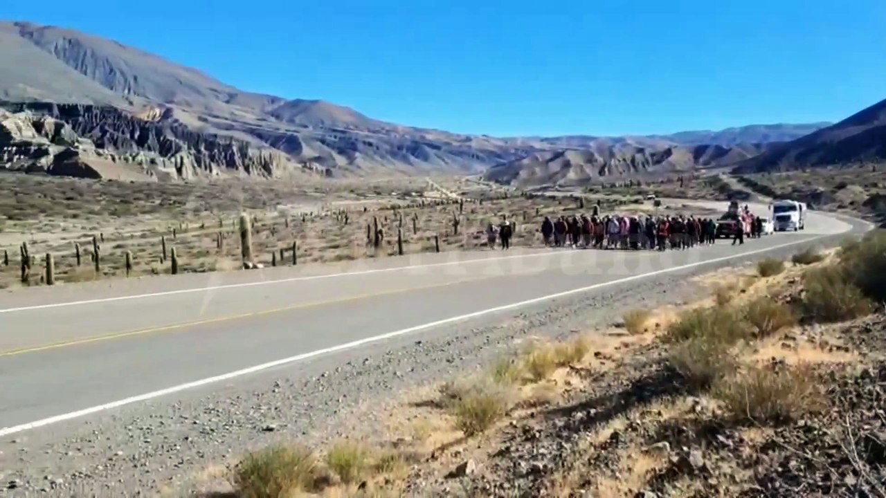 Peregrinos: cruzan la Puna helada para llegar al Perpetuo Socorro